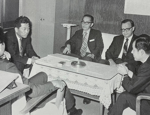 1966年 当社を訪れたUTC社ソーンバーグ副社長
