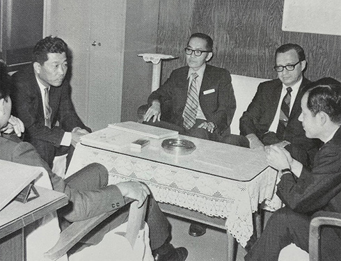 1966年　当社を訪れたUTC社ソーンバーグ副社長